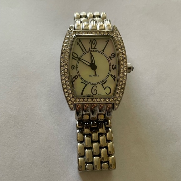AVON Quartz Crystal Rhinestone Silver Tone Link Bezel Watch – Classic Style - Picture 1 of 9